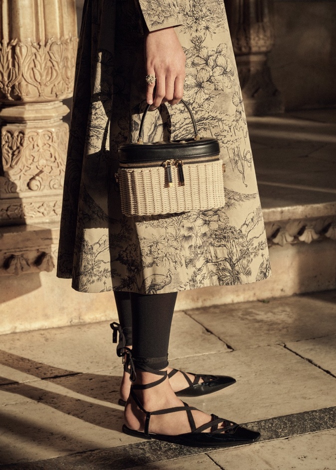 حقيبة مستحضرات التجميل الجديدة CD Signature