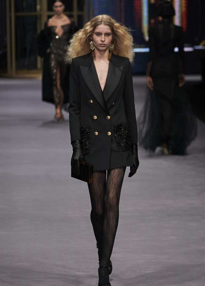 فستان البليزر أبرز صيحات خريف 2023