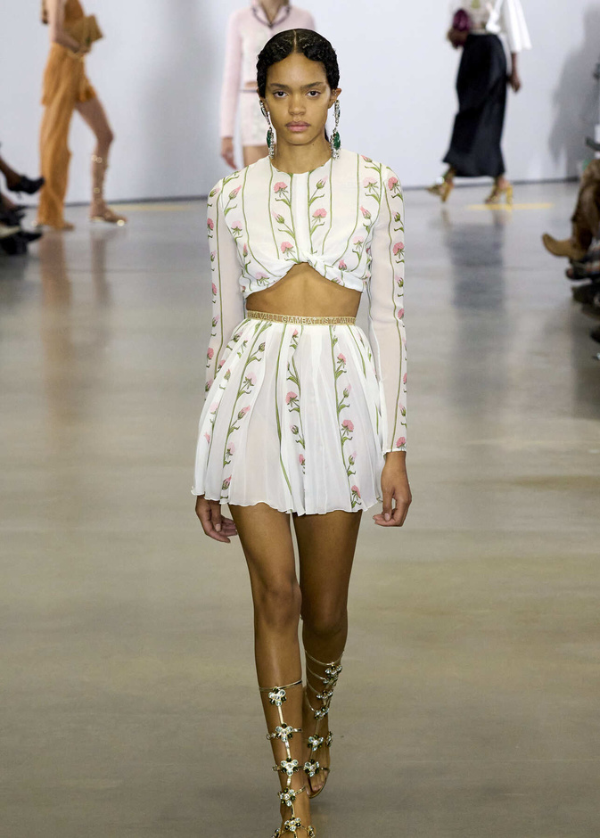 موديلات تنانير قصيرة وواسعة لإطلالة شبابية