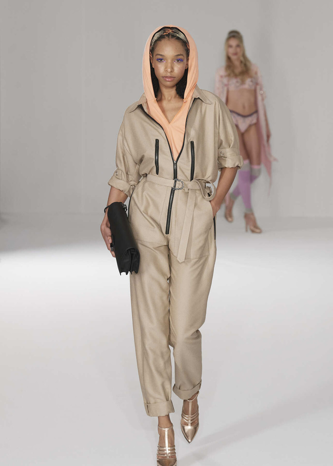 موضة الجمبسوت المحدّد من الخصر في العطلة