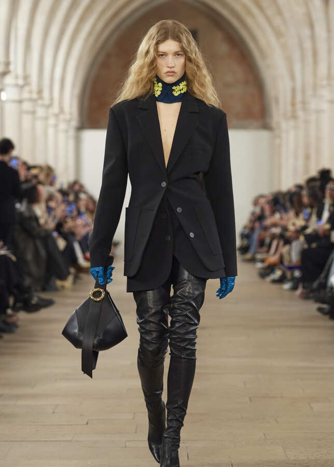 إطلالة من Lanvin