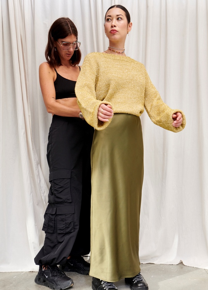 نصائح المصممة Lucy Aylen مؤسسة "Never Fully Dressed" عبر "هي" لإطلالات مثالية في الصيف خصوصًا أثناء السفر 