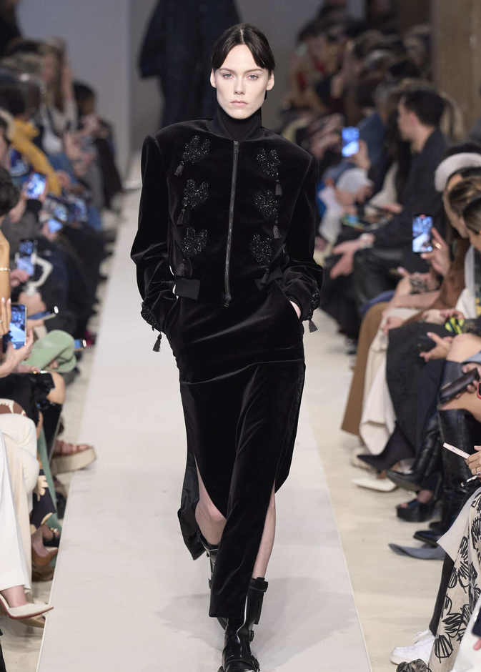 صيحة المخمل مع التطريز عنوان للأناقة والرقي