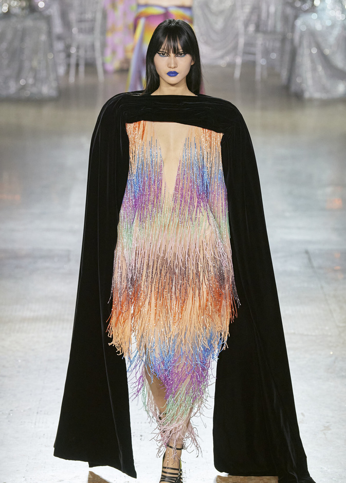 فساتين قصيرة مع الشراريب الملونة