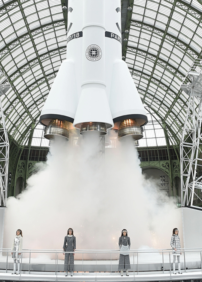 الأحذية الرياضية تسير نحو المستقبل بخطوات أنيقة ومريحة