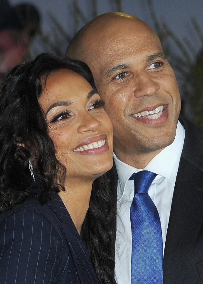 روزاريو داوسون Rosario Dawson وكوري بوكر Cory Booker
