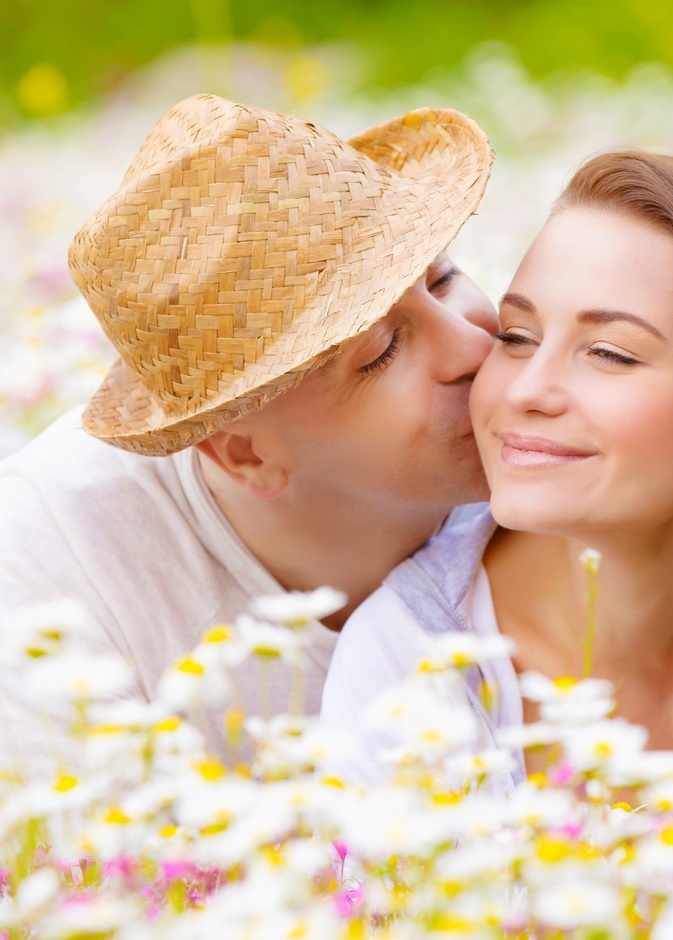 الزوجة السعيدة زوجة متفائلة متسامحة زوجة لا تغار من النساء 