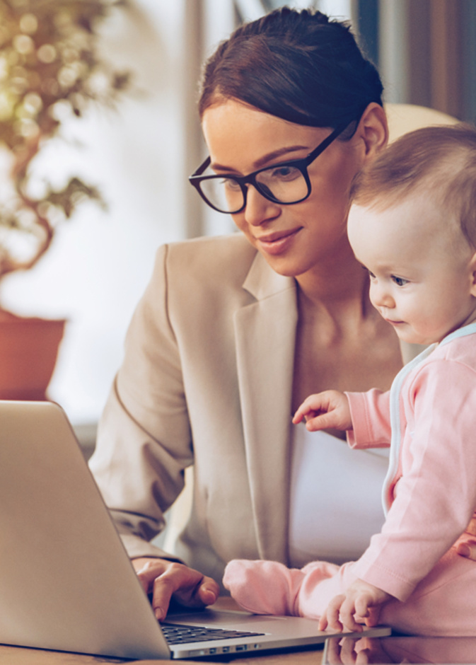 ما بين العمل والمنزل... نصائح لتنظيم وقت الأم العاملة