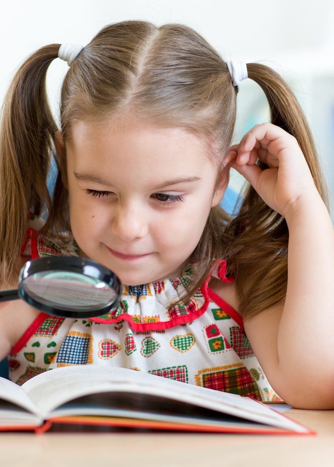 تؤدي مشاكل الرؤية إلى ضعف التحصيل الدراسي ومشاكل عديدة للأطفال 