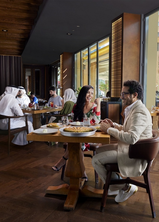 أحمد حلمي ومنى زكي في أبوظبي.. أيَ تجارب طعام فاخرة اختارا