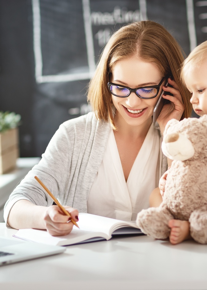 يجب على الأم العاملة أن تعتمد عادات صحية تحافظ على صحتها الجسدية والنفسية