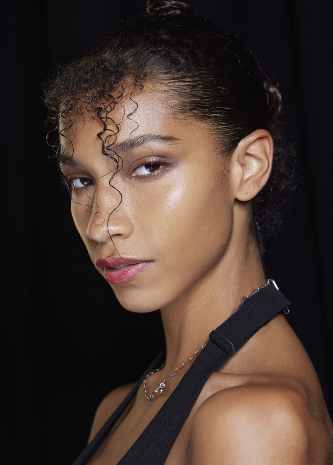  التقشير الماسي الدقيق.. ما هي فوائده وأهم نتائجه