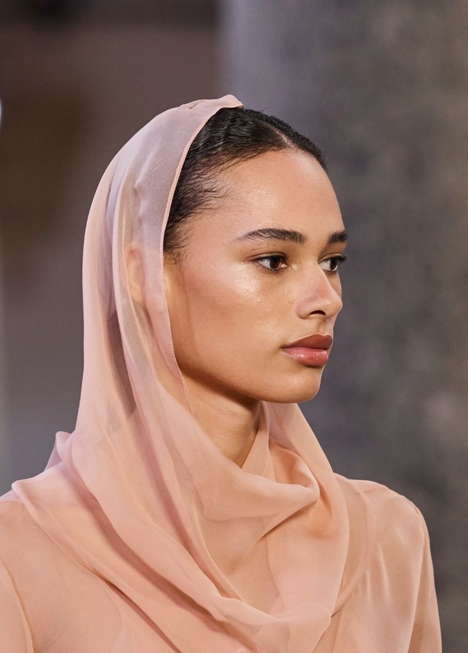  إليك كيفية الحصول على شفاه محددة وكبيرة في اليوم الوطني السعودي