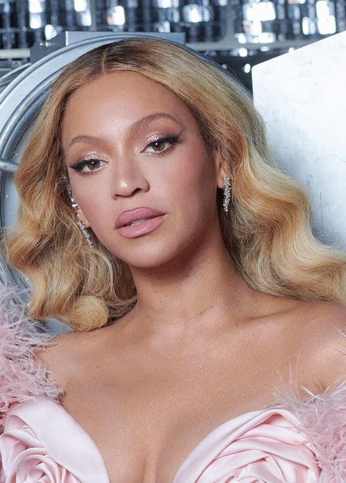 بيونسيه تلهمك بأجدد صيحات جمالية مشرقة لموسم خريف 2023... إليك أسلوبها