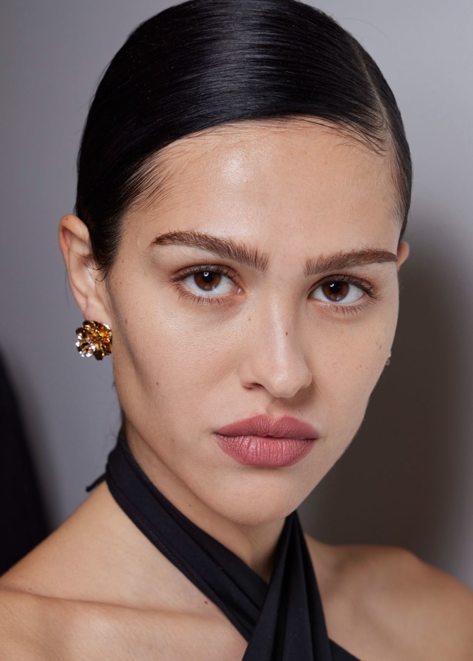 أحدث تقنيات شد الوجه لاستعادة شبابية الوجه