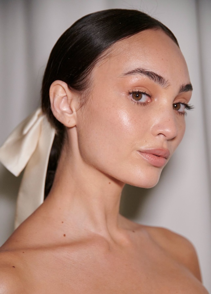 العيون اللامعة أبرز إتجاهات الجمال بأسبوع الموضة في نيويورك لربيع وصيف 2024