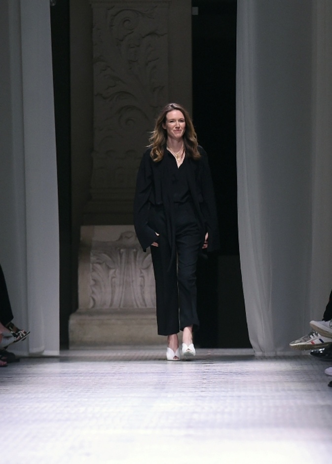 كيف ستؤثر المصممة Clare Waight Keller على علامة Uniqlo اليابانية؟
