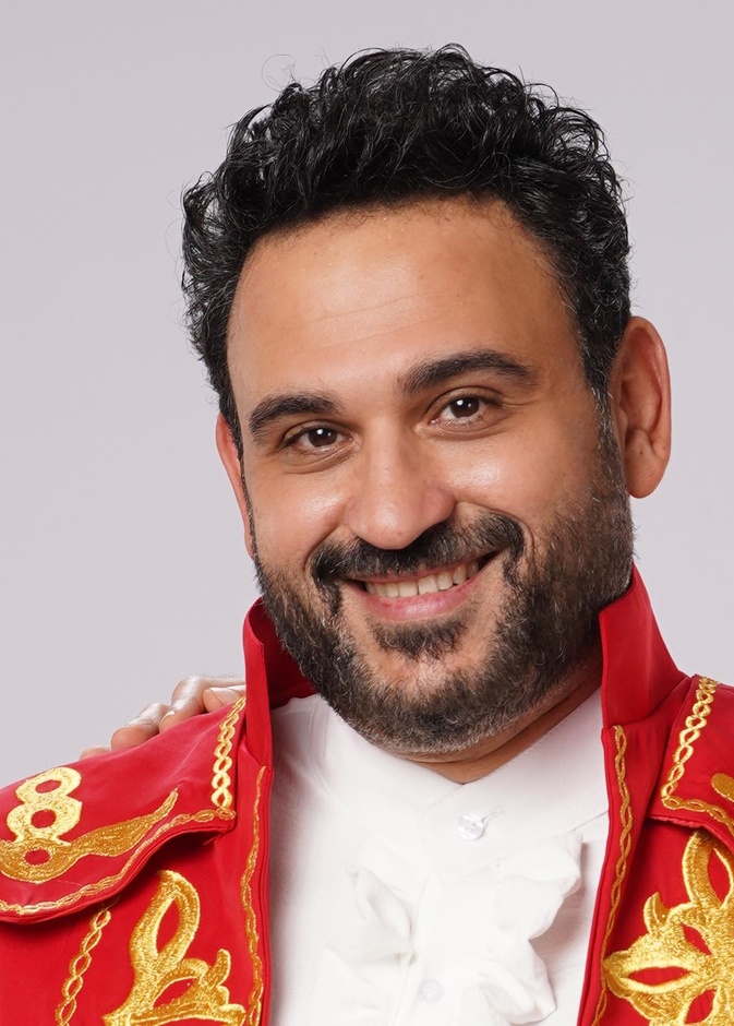 أكرم حسني