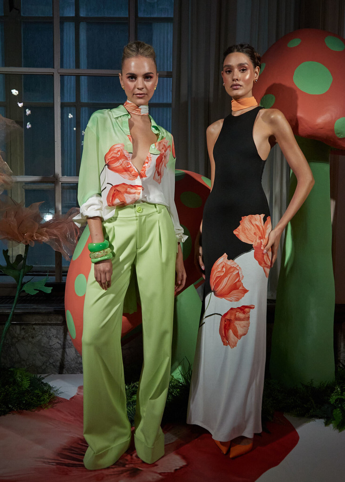 مجموعة  Alice + Olivia لربيع وصيف 2024 في نيويورك