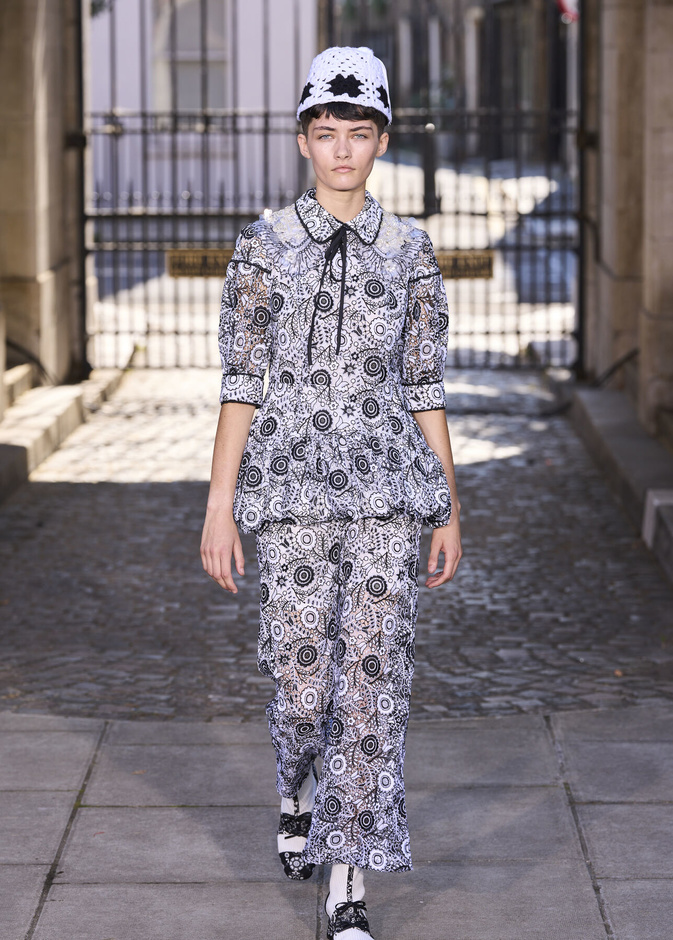 حنين الى الطفولة وبلده الأمّ في مجموعة BORA AKSU لربيع وصيف 2024