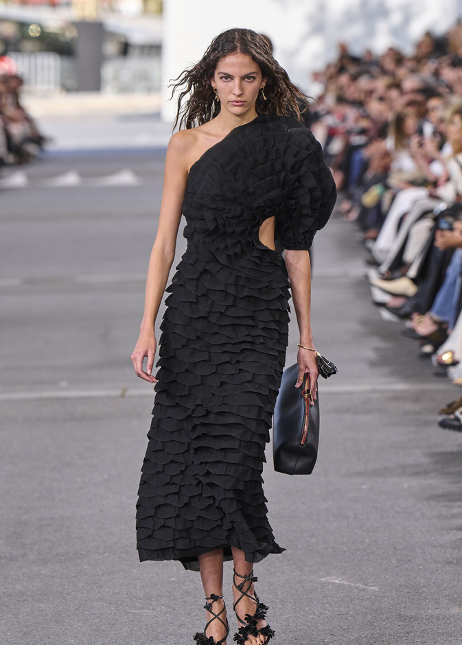 عرض Chloe لصيف 2024