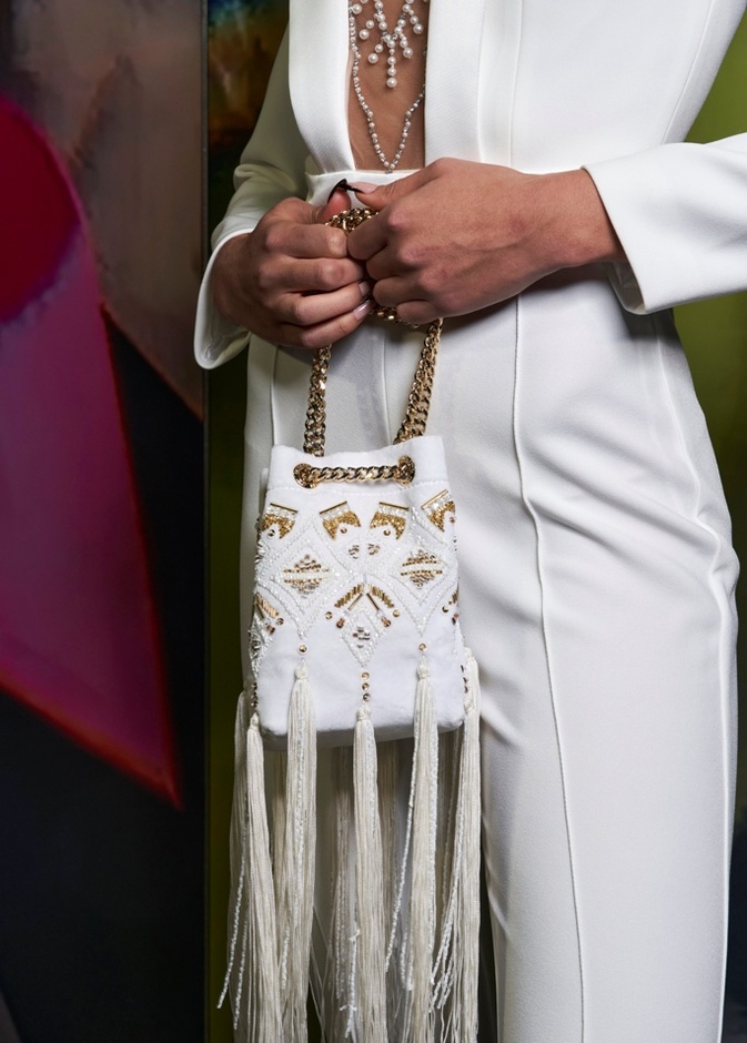 حقائب بسلاسل معدنية.. هذه أبرز اختياراتنا لك عبر "هي"