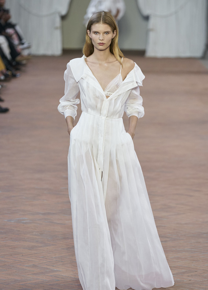 Alberta Ferretti تقدّم مجموعتها في ميلان بعنوان: الفستان الأبيض المثالي
