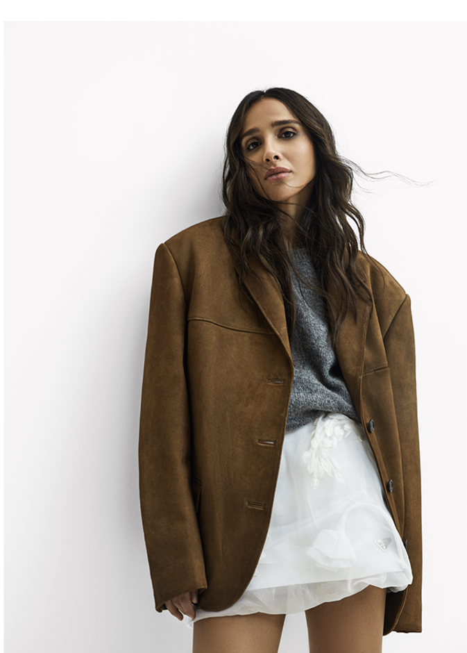 جلسة تصويرية خاصة مع دار Prada بعنوان Blossoms of Beauty