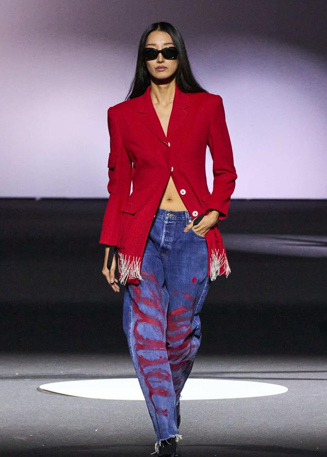 بناطيل الجينز المنقوشة والغريبة