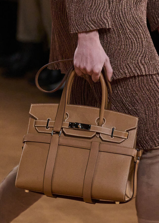 أبرز موديلات الحقائب الخريفية المميزة الرائجة لهذا الموسم.. إعتمديها دون تردد