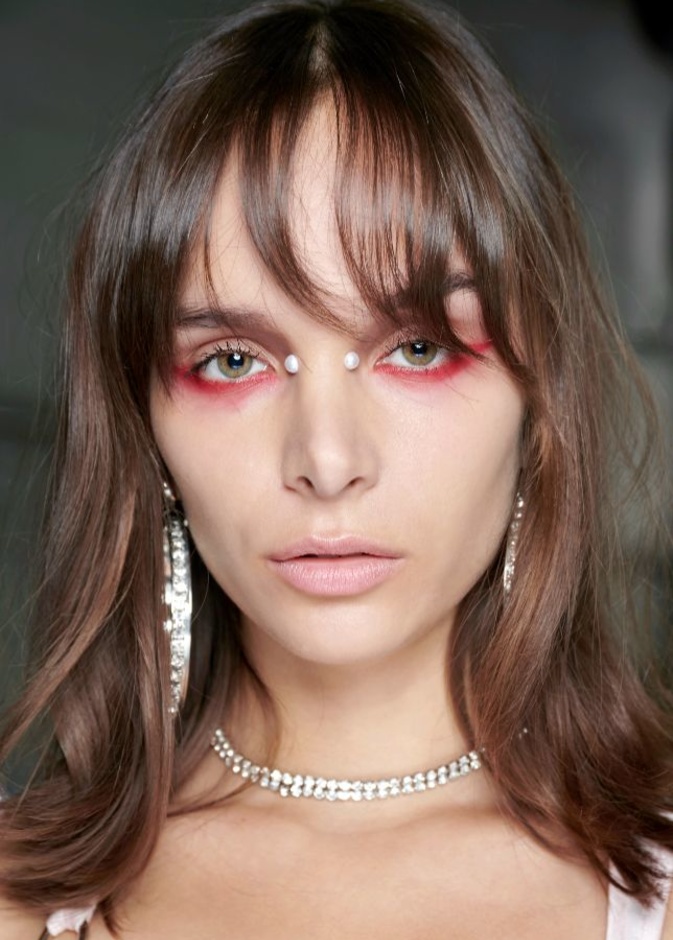 مكياج باربي يتصدر موضة صيف خريف 2023 ..إليك أهم خطواته