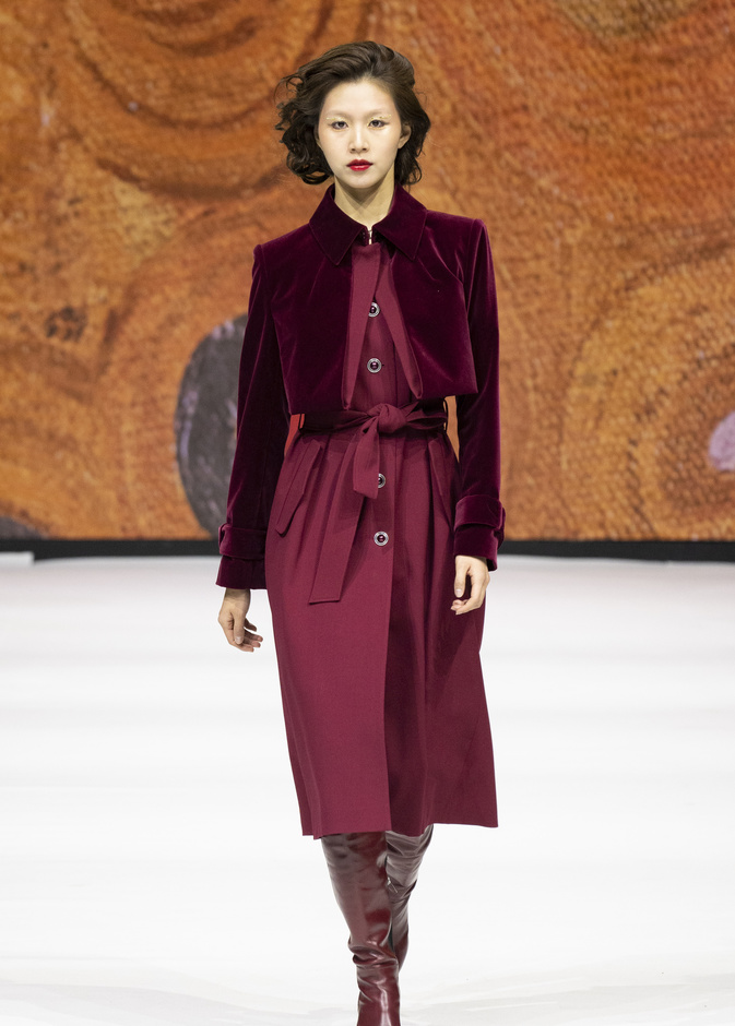 موضة اللون البرغندي خيار أساسي ومؤكّد لشياكتك وأناقتك في الخريف