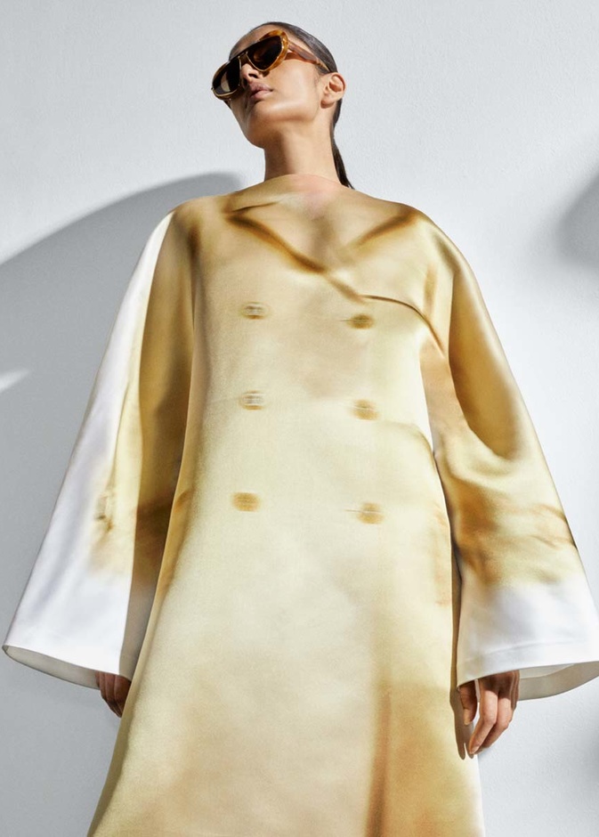 قطع حصرية من مجموعة دار Loewe على MYTHERESA