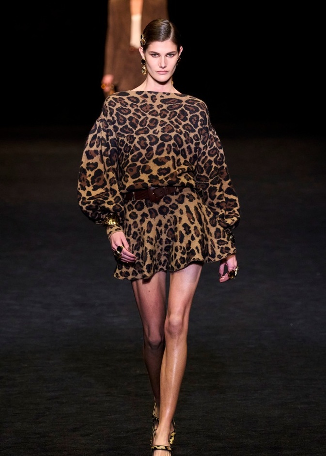 موضة الخريف.. الملابس النسائية تزدان بنقشات الحيوانات