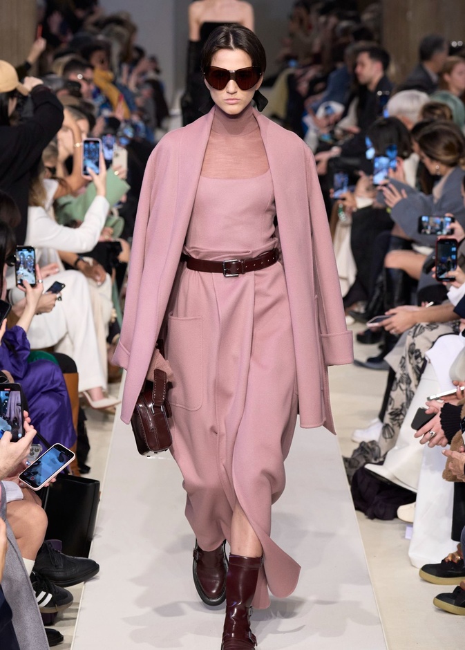 موديلات معاطف خفيفة لإطلالات خريف 2023