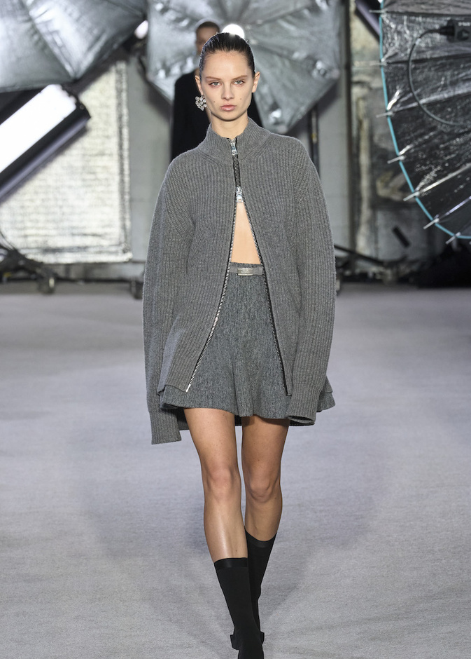 جاكيت الكارديغان خرج من المضمار العسكري ليدخل عالم الموضة النسائية من أوسع أبوابه