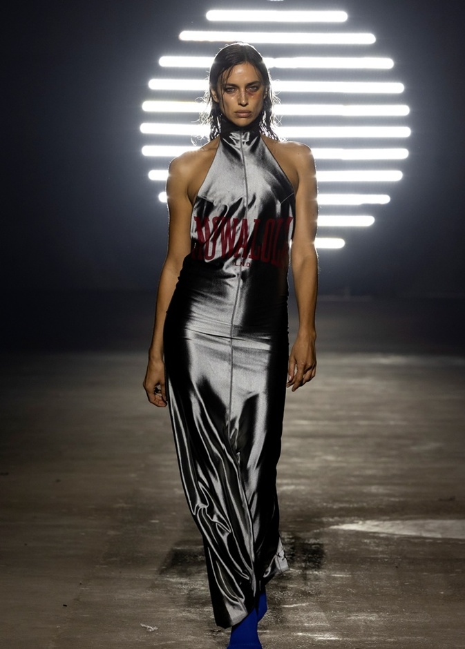 تصاميم تتجاوز الحدود وتثير الجدل..والمصممة تعتذر