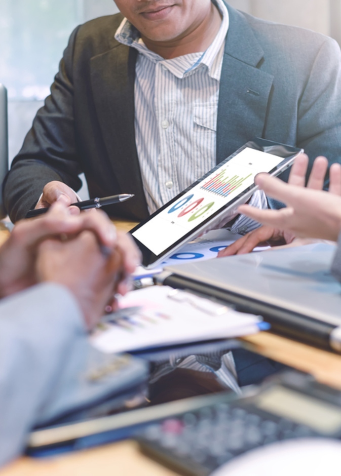 أهم 8 طرق لتحسين أداء العمل بشكل متميز وفعال