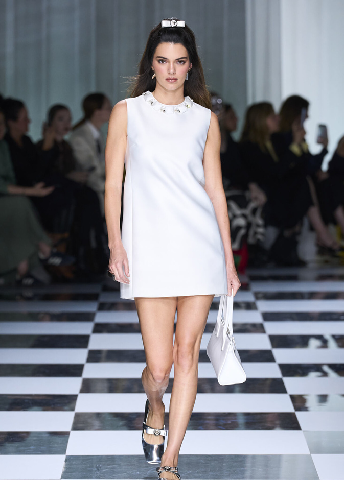 مجموعة Versace لربيع وصيف 2024