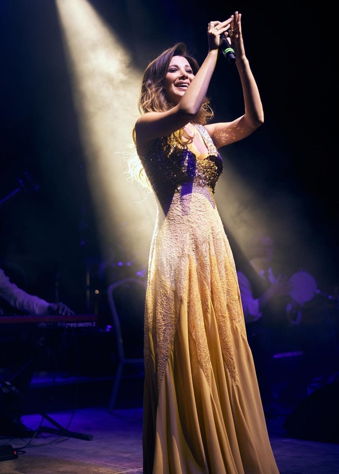 اشهر الفنانات اللواتي أشعلن حفلات زفاف مختلفة بينها حفلات ملوكية