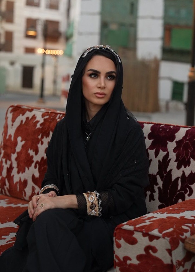 المصممة نبيلة ناظر لـ "هي": أشعر بالسعادة والفخر لاختياري ضمن المصممين المشاركين في أسبوع الرياض للموضة الأول