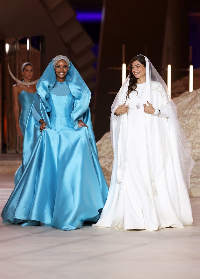 تفاصيل اليوم الثاني من أسبوع الموضة في الرياض والمصممات المشاركات في عروض أزياء الملابس النسائية