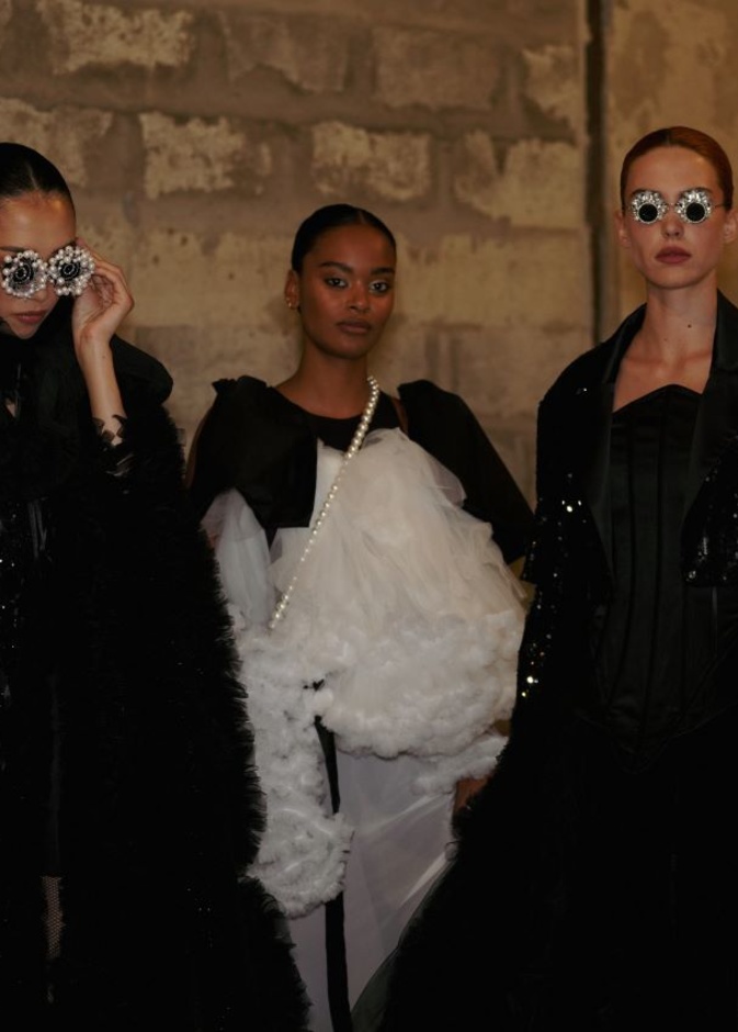 الأصالة السعودية بطابع عالمي فاخر.. جولة على أبرز عروض مصممي الكوتور في أسبوع الموضة بالرياض