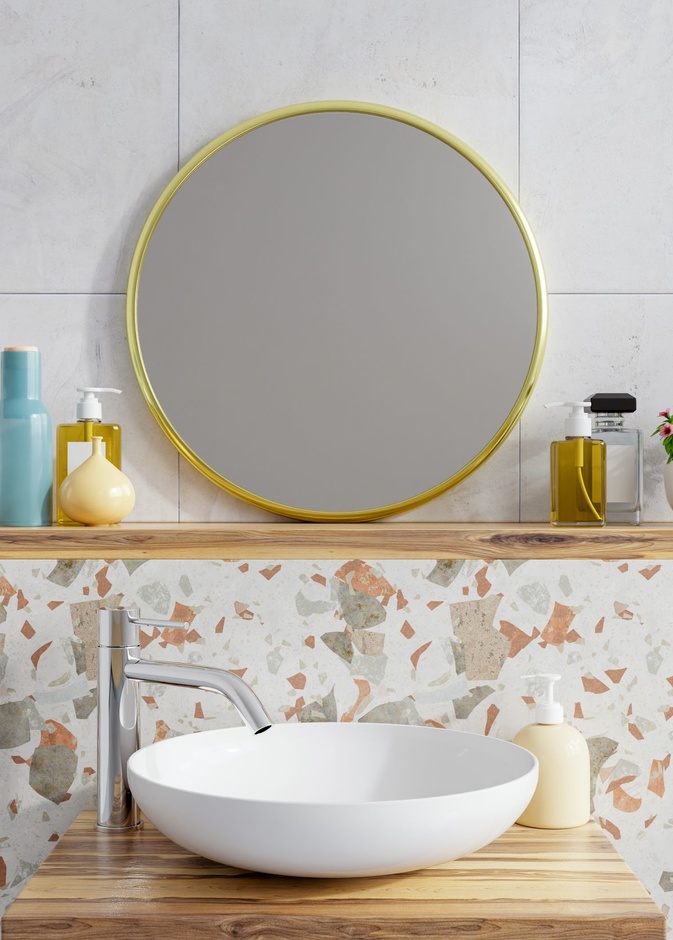 حمام صغير بألوان مشرقة