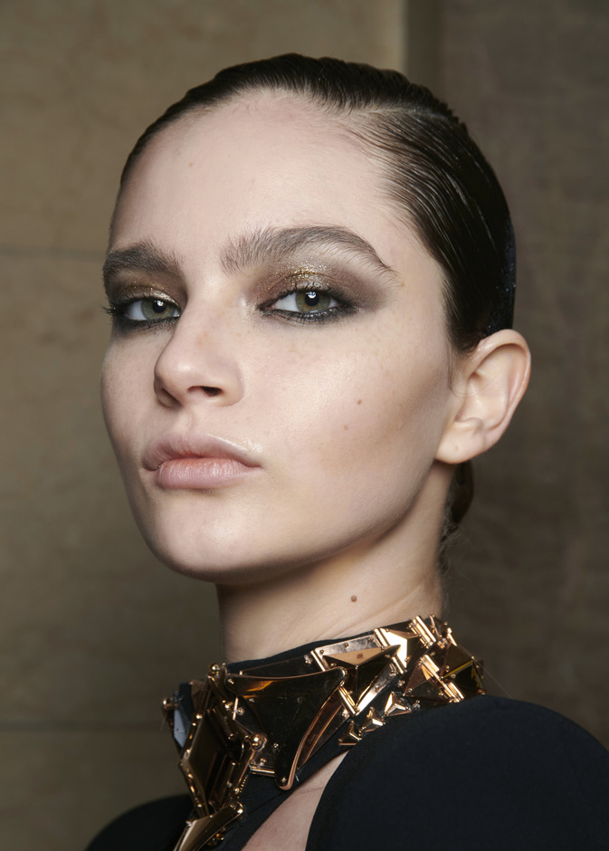 أبرز إتجاهات الظلال البنية الملفتة لشتاء 2024