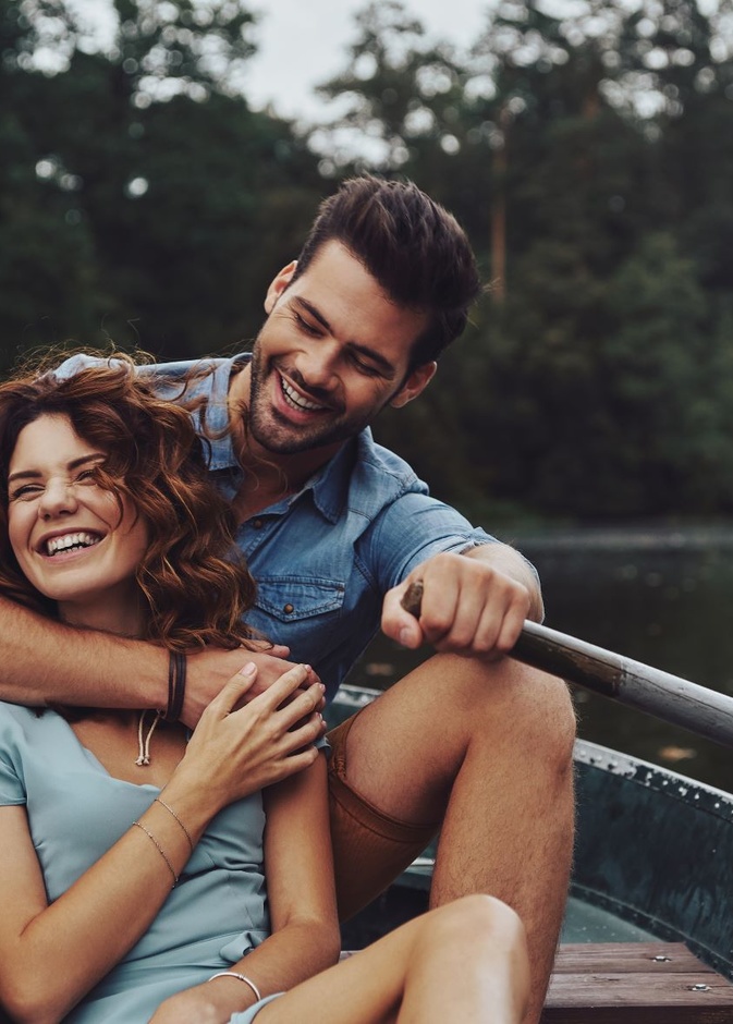 هي رقيقة وعاطفية .. التزم بهذه الوصايا العشر واملك قلبها واكسبها للأبد