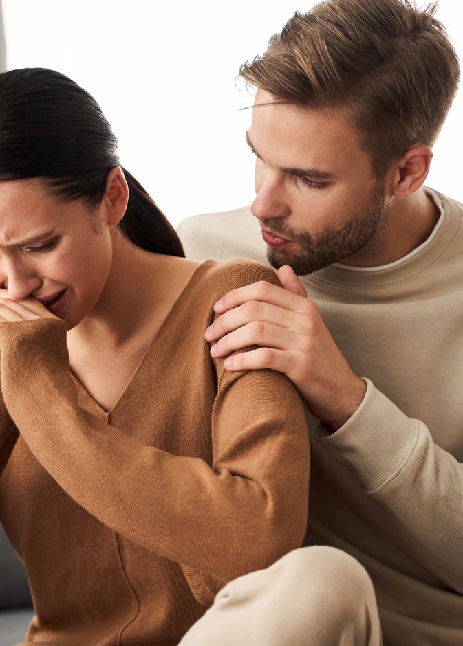 يتوقف قرار إعادة بناء الثقة بين الزوجين على قرار قبول الشريك الضحية الاستمرار في العلاقة