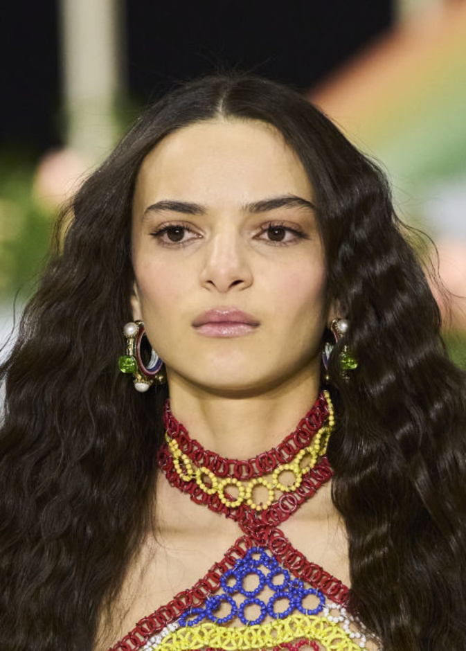 نكشف لك بالتفاصيل أحدث تقنيات تجميلية لتجديد الشعر وتكثيفه