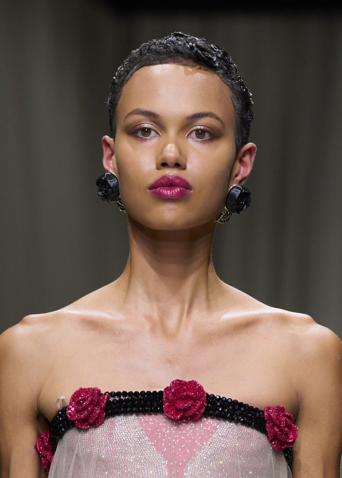 الوان احمر شفاه زهرية وقوية من دار Giorgio Armani Privé