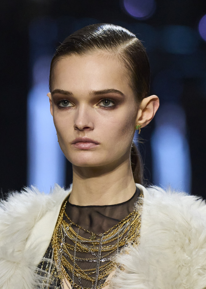 رسمات الظلال البرونزية صيحات بعيدة عن الكلاسيكية